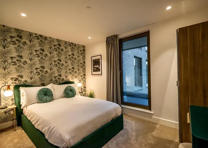 Tower View At Ryedale House Apartmán